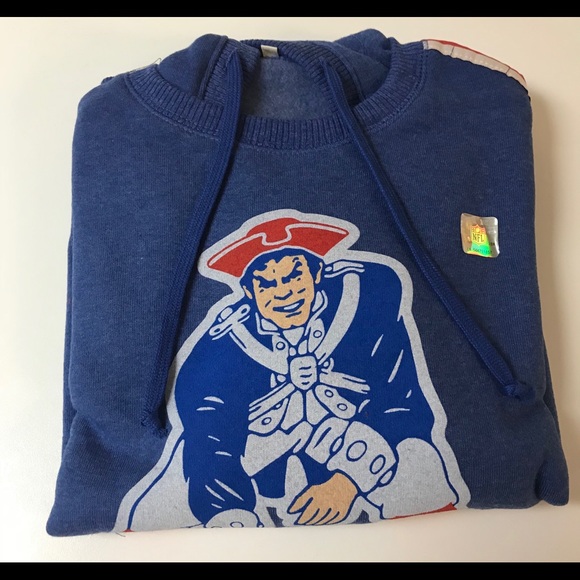 Patriots Throwback Logo Fleece Hoodie - Picture 4 of 6